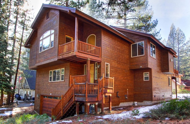 5 Bdrm Chalet W/Hot Tub/wifi/PoolTable/Off Pioneer/April Special/Max 10 Guests