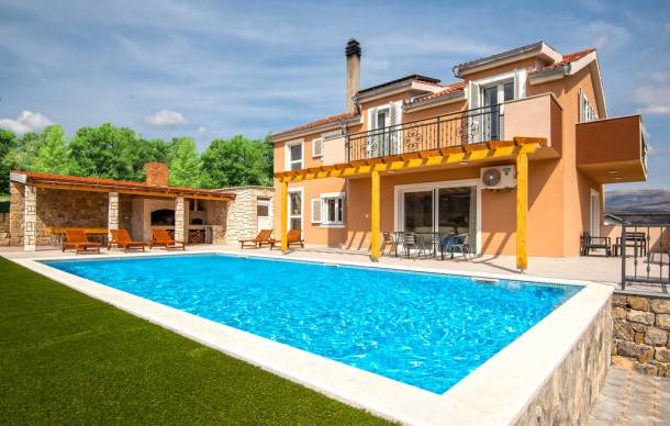 5 bedroom accommodation in Ruzic