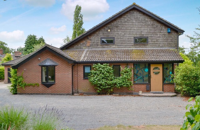 5 bedroom accommodation in Loddon
