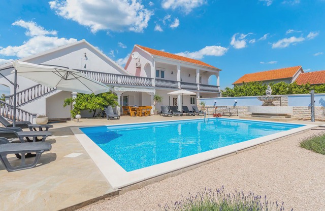 5 bedroom accommodation in Tinj
