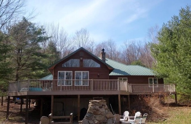5 Br 2.5 Ba Lakeside Home On Great Sacandaga Lake 50' Beach, Large Dock and Deck