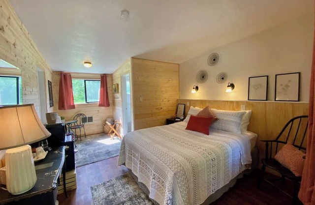 #5 ❀ Charming Bedroom on Quiet Property Near ONP ❀