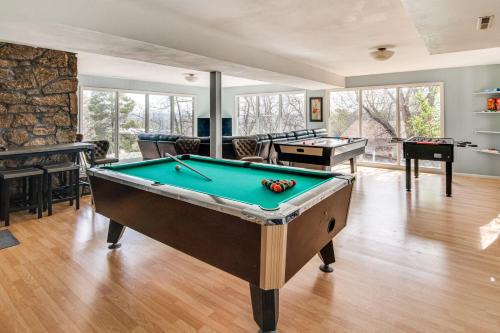 5 Mi to Area Attractions Home with Indoor Hot Tub