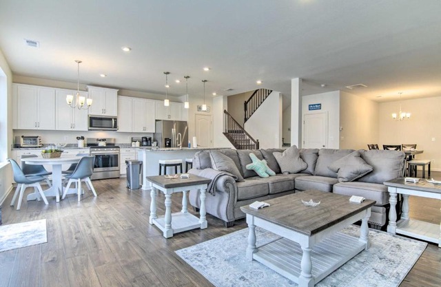 5 Mi to Bethany Beach Modern Gem with Pool Access!