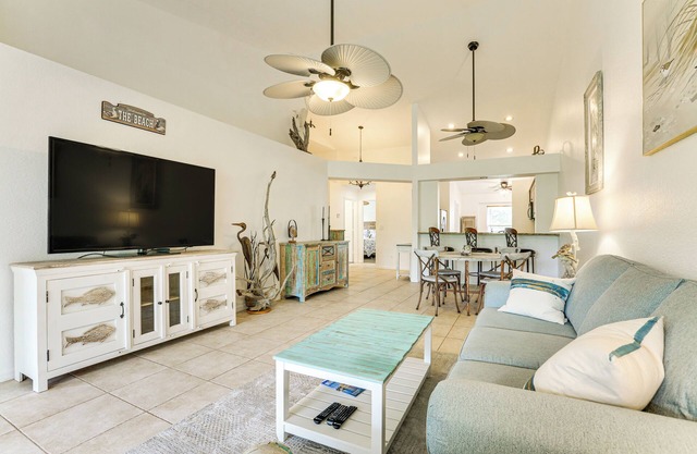 5 Mi to Naples Beach - Getaway w/Screened Lanai!