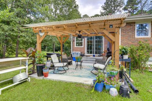 5 Mi to Trilith Studios Apt with Furnished Pergola