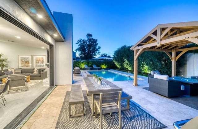 5 min from Old Town Heated Pool Luxury and Coffee