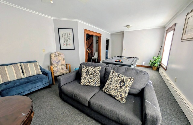 5 min to the Corning Museum of Glass! Family-sized Duplex w/pool table & patio