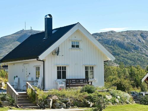 5 person holiday home in Oksvoll