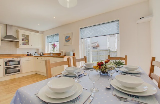 5 Rose Terrace - Three Bedroom House, Sleeps 5