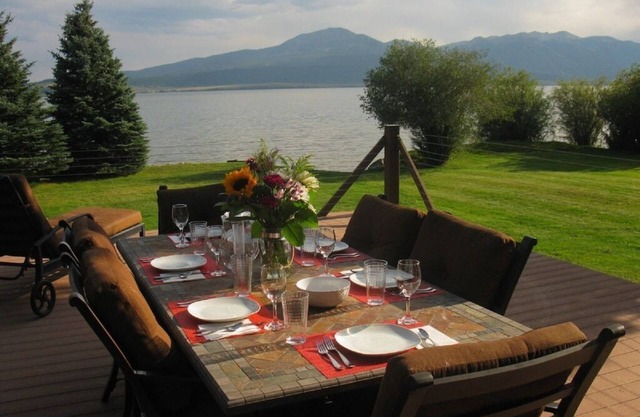 5 Stars! Elegant Lake Front Cabin w/Hot Tub, only 20 Minutes To Yellowstone NP!
