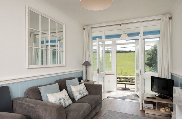 5 West Park - Two Bedroom House, Sleeps 4