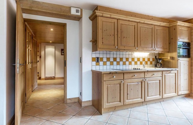 50m from ski slopes, 1st floor, view ski slopes, fitness, swimming pool, sauna, hammam, balcony, tv