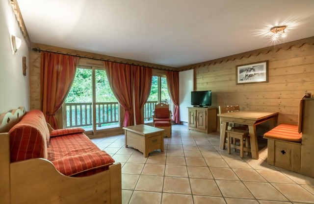 50m from ski slopes, 4th floor, view mountain, fitness, swimming pool, sauna, hammam, balcony, tv