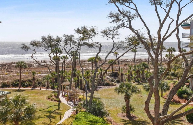 5401 Hampton Place - Oceanfront Villa - Better Than a Hotel - Full Kitchen - Sleeps 4!