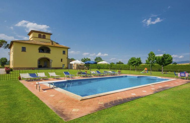 550 m² House ∙ 8 bedrooms ∙ 19 guests