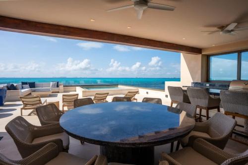 5BR Luxury Beachfront Penthouse w/Private Pool