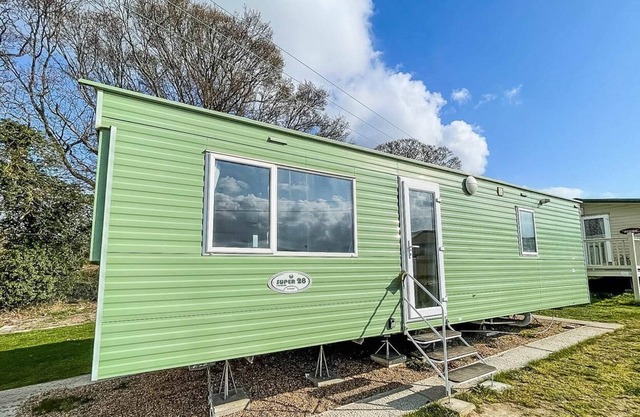 6 berth caravan for hire at Valley Farm Holiday Park in Essex ref 46359V