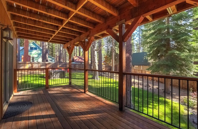 6 BR Lux Chalet-Hot Tub & Jetted Tub walking distance to Tesla charging station.
