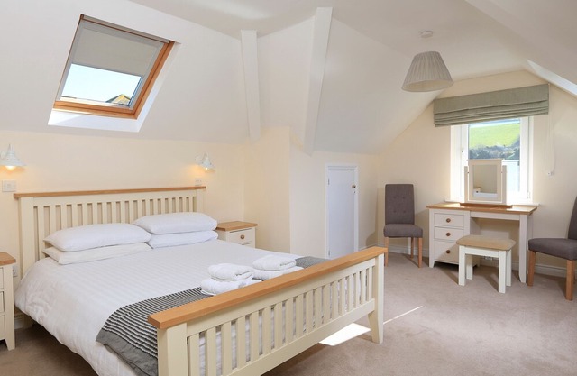 6 Chichester Court, HOPE COVE