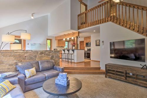 6 Mi to Breck Resort Family Cabin with Treehouse