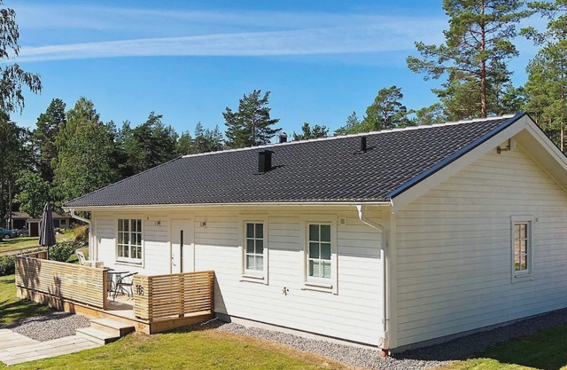 6 person holiday home in FIGEHOLM