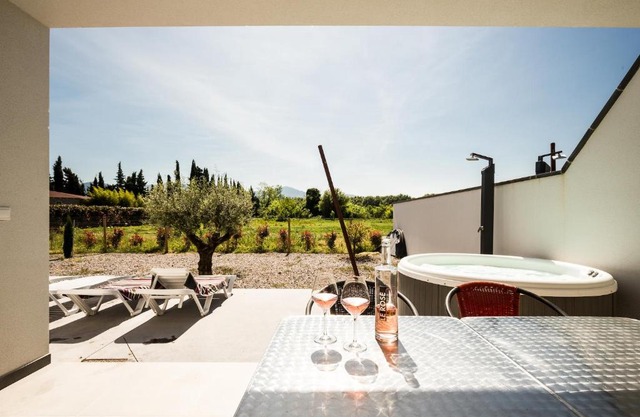 66A5 - Massane, cottage au coeur des vignes - jacuzzi - jardin