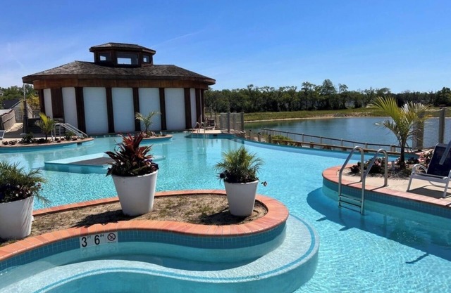 6BR/4.5BA, Sleeps 14, Dog Friendly