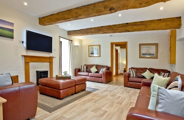 7 bedroom accommodation in Ashcombe, near Teignmouth