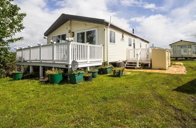 7 berth stunning lodge St Osyth Beach Holiday Park in Essex ref 28019FV