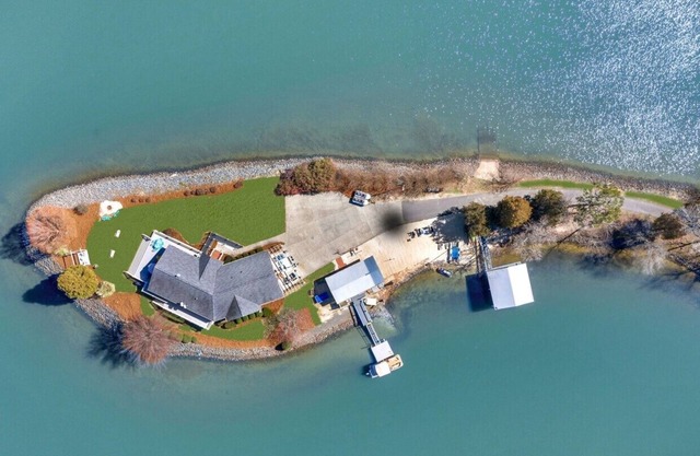 7 BR Private Peninsula & Houseboat LUX Isle Beach Lake Panoramic views Hot Tub