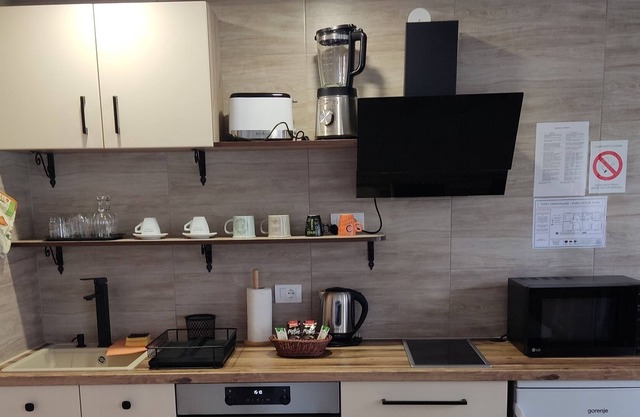 7 min to Petrovaradin fortress & city center, optical internet & tv, nice & cozy