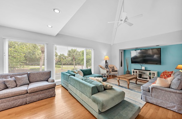 736 Spinnaker! Pet Friendly, Walk to Ocean, Pools, Golf, Dining! Amenity Cards!