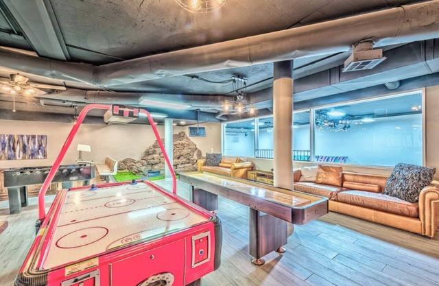 777Rentals - 11BR/11BA - Bowling Villa
