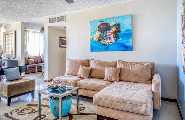 7th-floor apt near the beach with outdoor pool, elevator, balcony, washer/dryer