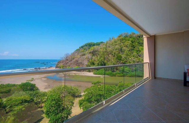 7th Floor Ocean View. Sleeps 8. 3 Beds 3 Bath