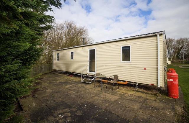 8 berth caravan with patio area at Southview Holiday Park ref 33033C