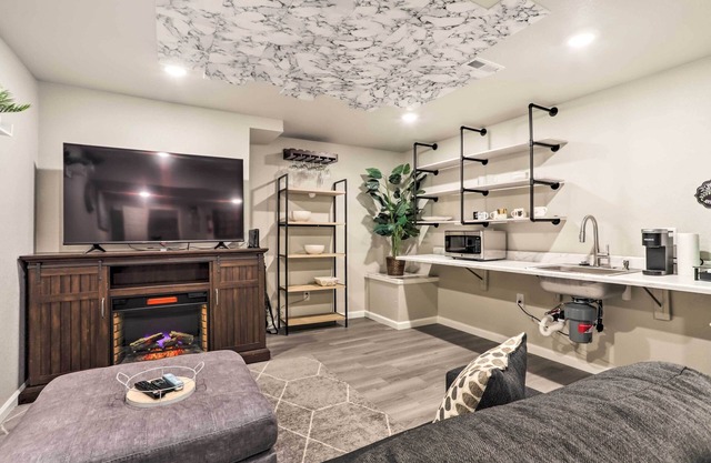 8 Mi to Barr Lake: Cozy Commerce City Home!