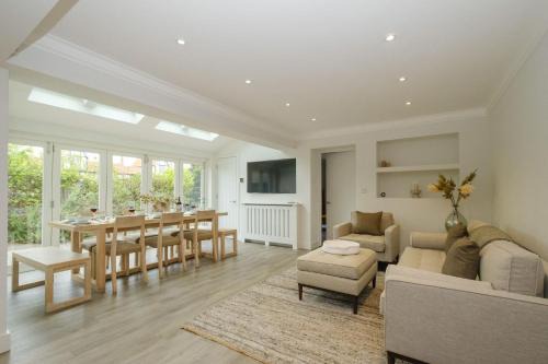 8 Sanctuary, Very close to Thorpeness Meare and the beach - Aldeburgh Coastal Cottages