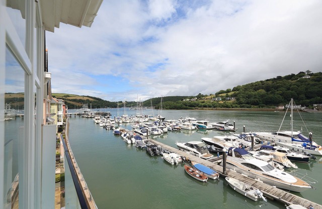 9 DART MARINA, family friendly, luxury holiday cottage in Dartmouth