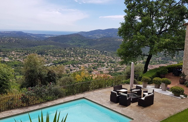 9 pers 220 m² Authentic Provencal farmhouse in Ostal