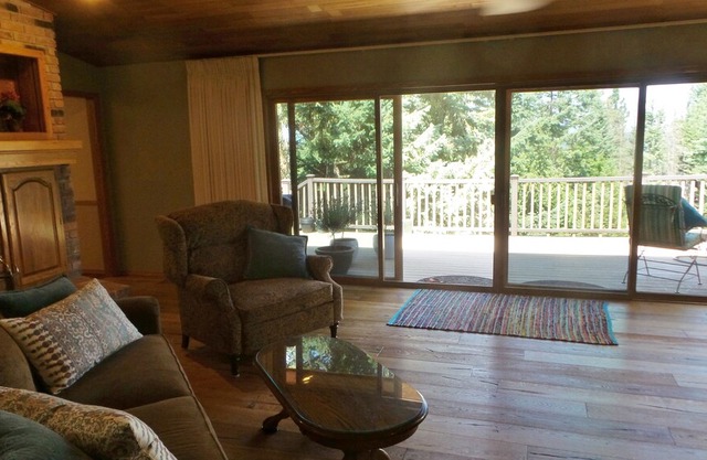 $90 per night, 6 month minimum, Large Home in Hayden View Estates