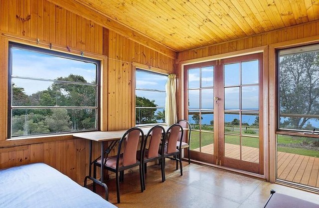 98 Ocean Parade - Rustic Log Cabin