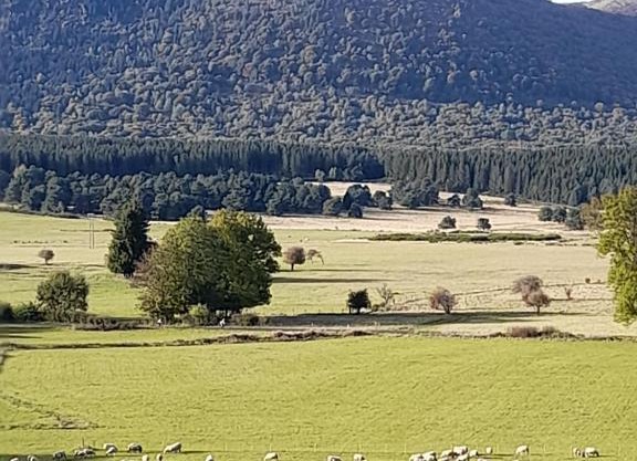 A 5 mns du Puy de Dôme avec Vue imprenable Studio rez de jardin 24m2 neuf à Laschamps