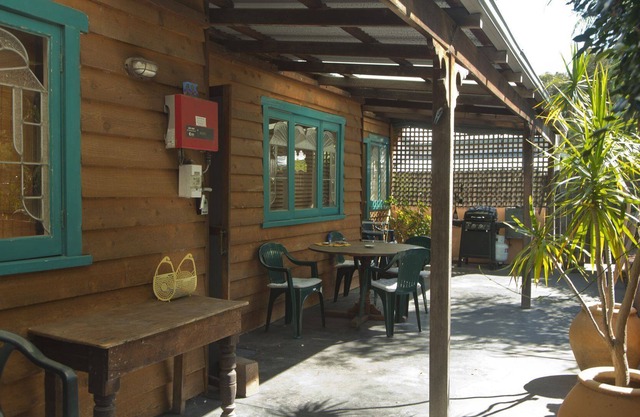 A Beach house with 3 bedrooms close to South beach and Fremantle