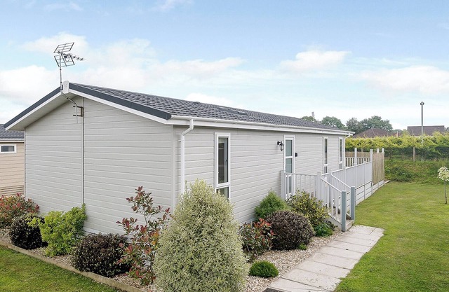 A cosy lodge with one master double and one twin.