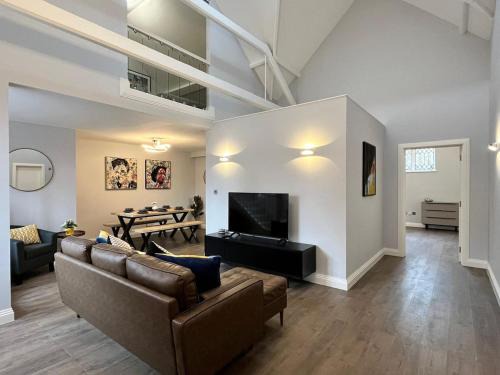 A Cozy Magical Retreat at Knightwood Oak, New Forest
