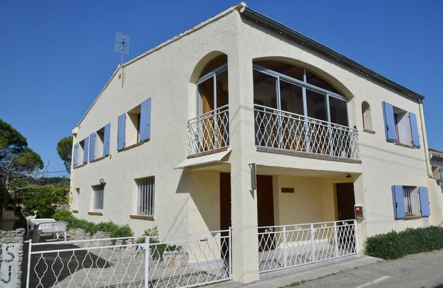 A FEW MINUTES FROM THE GORGES DE L'ARDECHE HOLIDAY HOUSE FOR 10 PEOPLE