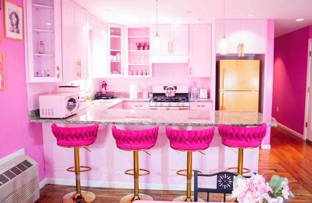 A Pink Wonderland 20 Minutes from Manhattan NYC