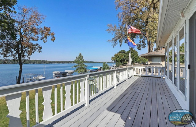 A Shore Thing- Lake Delavan Cottage w/Private dock and boat lift!